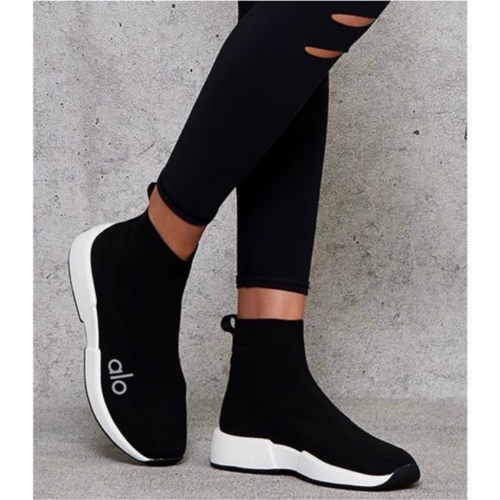 ALO Yoga velocity knit shoes